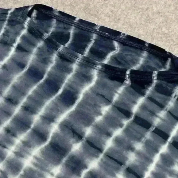 Lululemon Back in Action Long Sleeve Shirt in Shibori Square Ocean Air True Navy - Picture 6 of 6